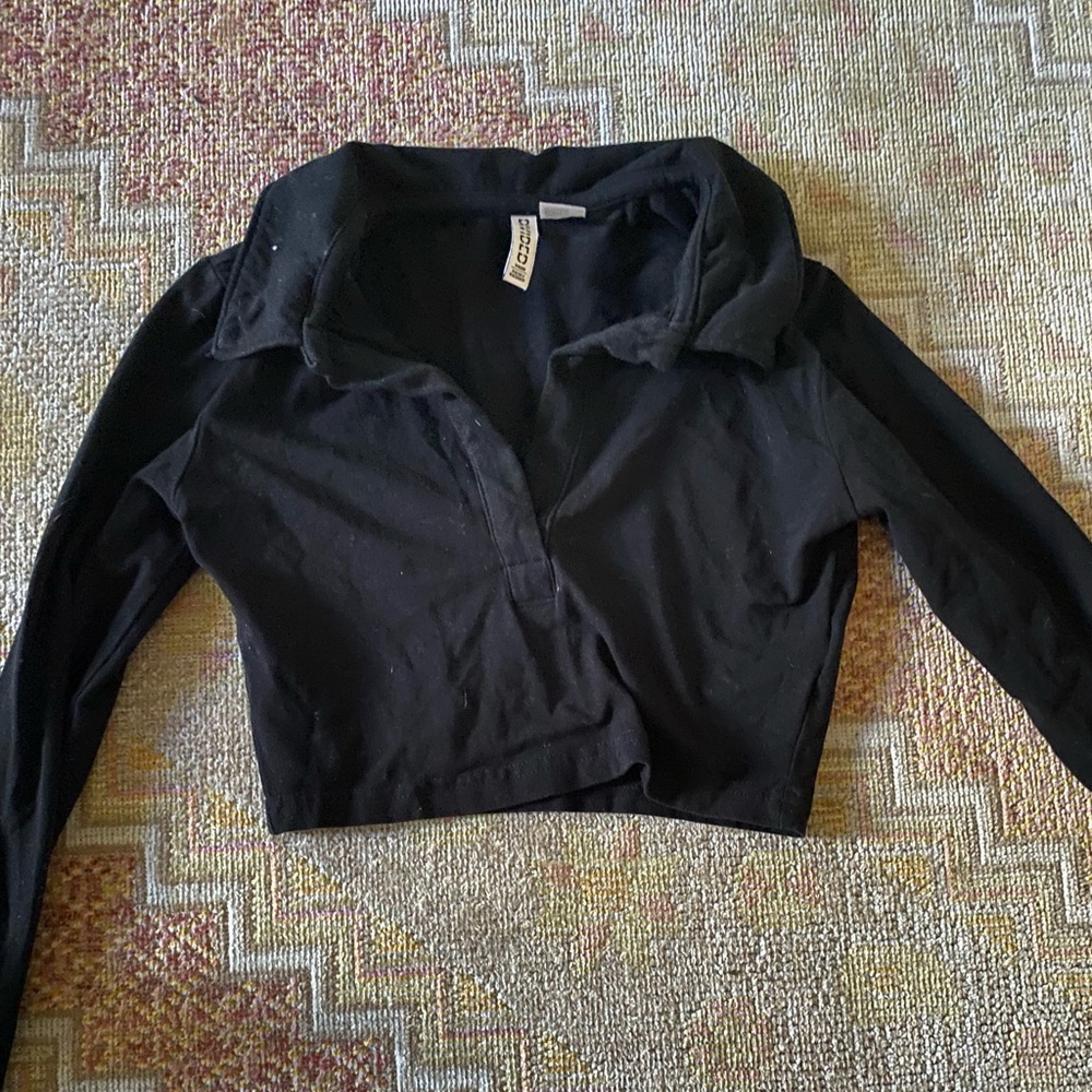 H&M  crop too long sleeve with collar